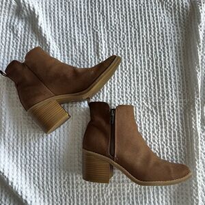 Target heeled booties / brown / size 8 / chunky heel / suede / zipper